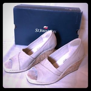 Saint johns bay wedge canvas slip on’s.